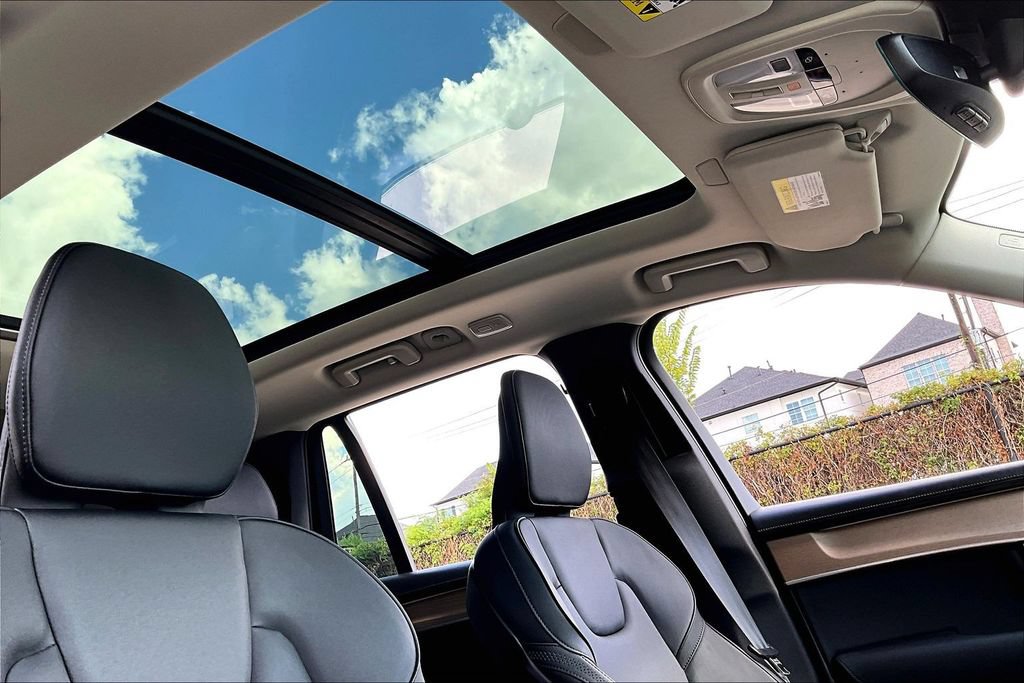 Used 2025 Volvo XC90 B6 Plus AWD/4WD image 21