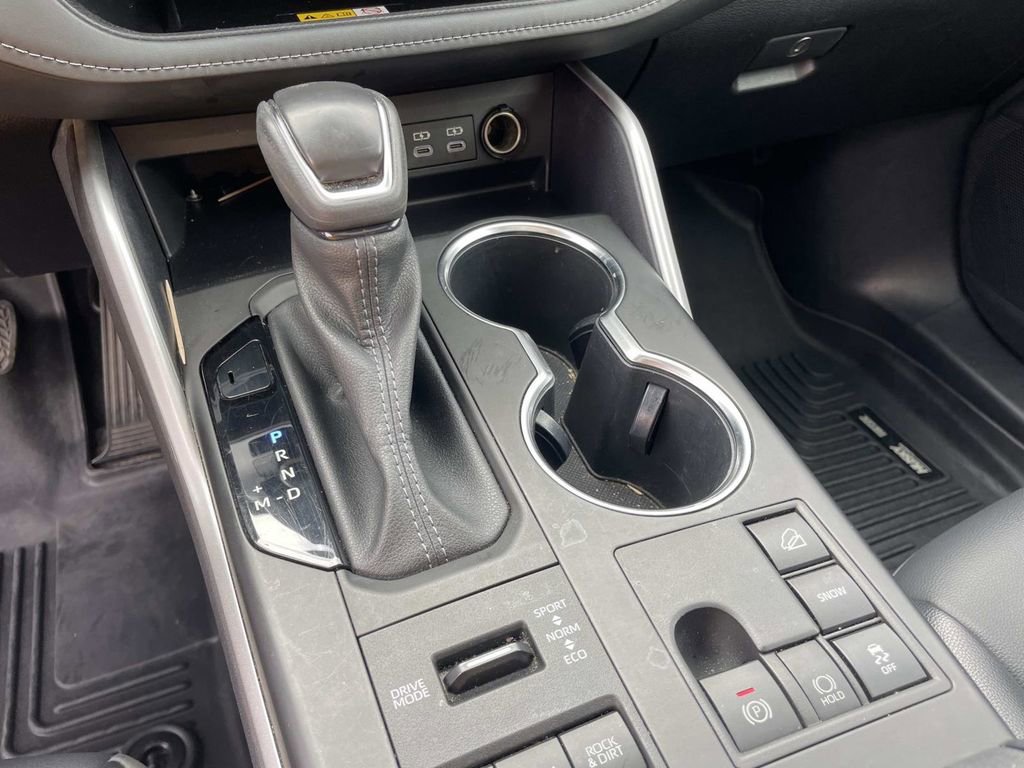 Used 2023 Toyota Highlander XLE image 21