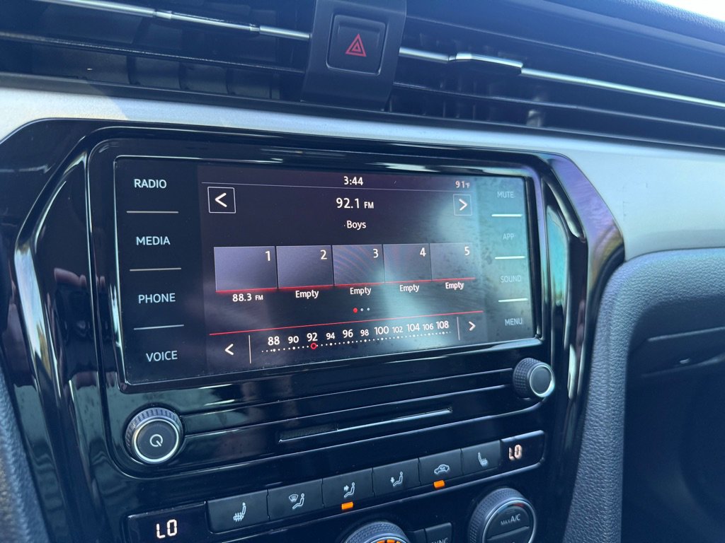 Used 2021 Volkswagen Passat 2.0T SE FWD image 27