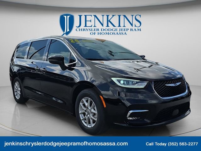 Used 2024 Chrysler Pacifica Touring-L FWD image 12