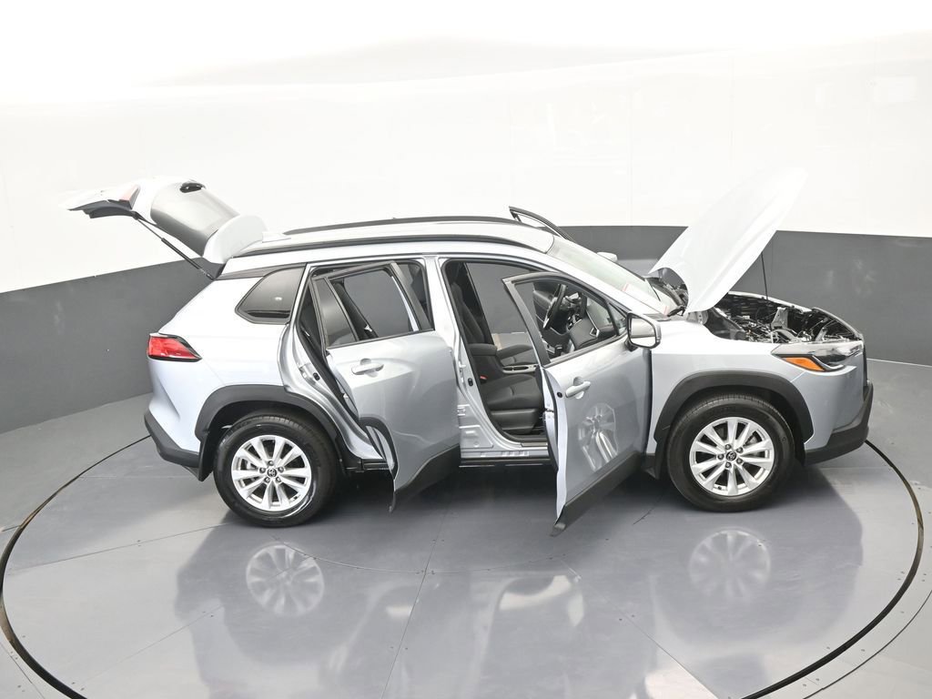 Used 2023 Toyota Corolla Cross LE image 64
