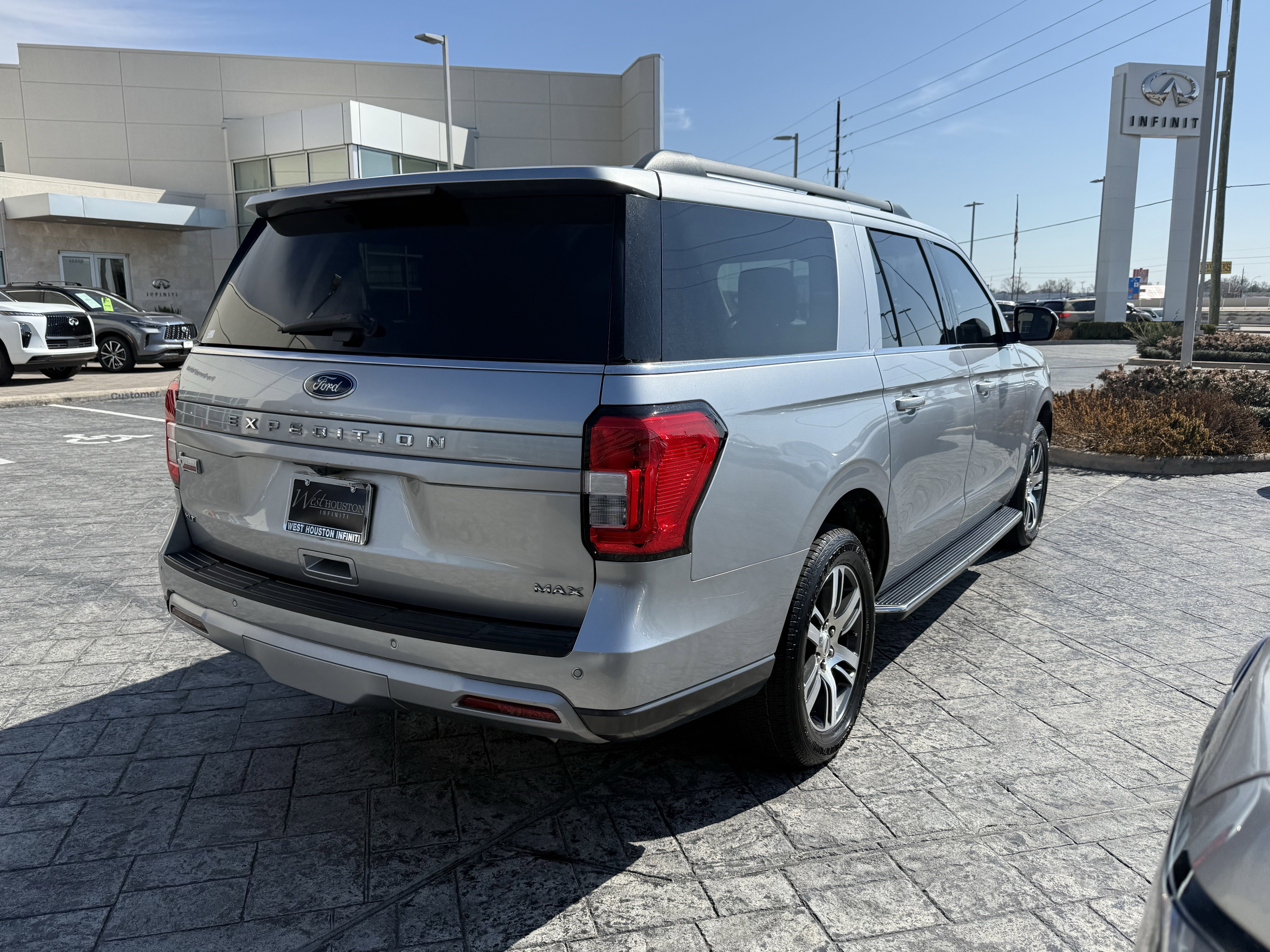 Used 2022 Ford Expedition Max XLT image 7