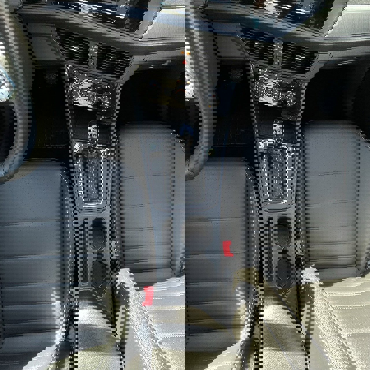 Used 2024 Volkswagen Jetta SE image 19