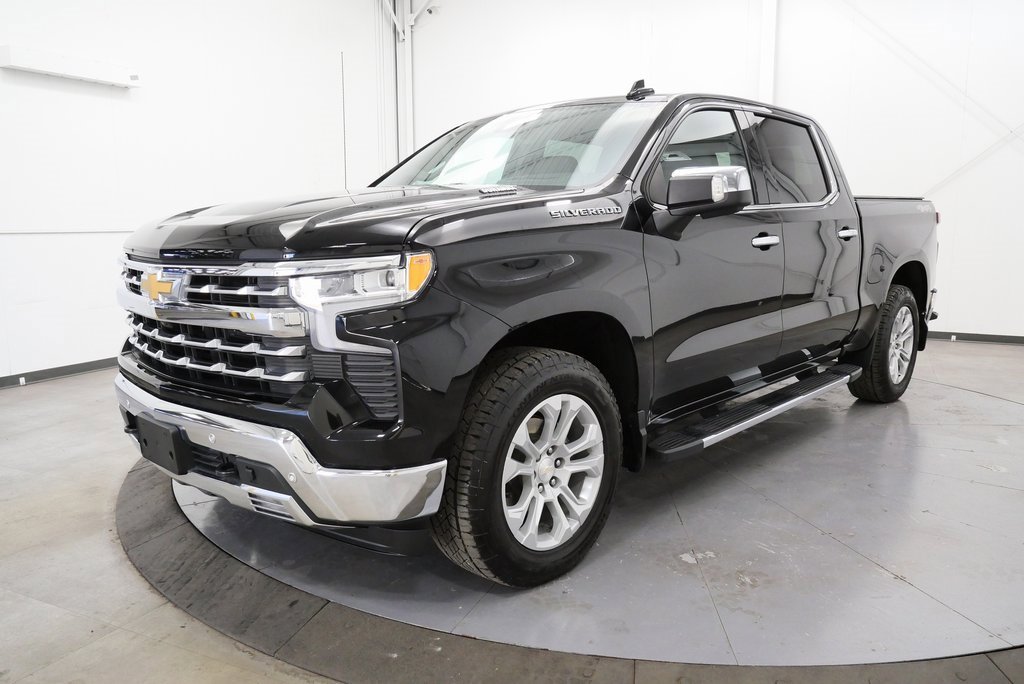 Used 2023 Chevrolet Silverado 1500 LTZ w/ LTZ Premium Package image 3