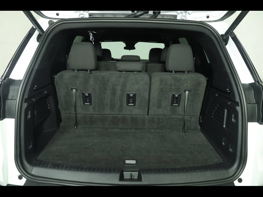 Used 2025 GMC Acadia Elevation FWD image 17