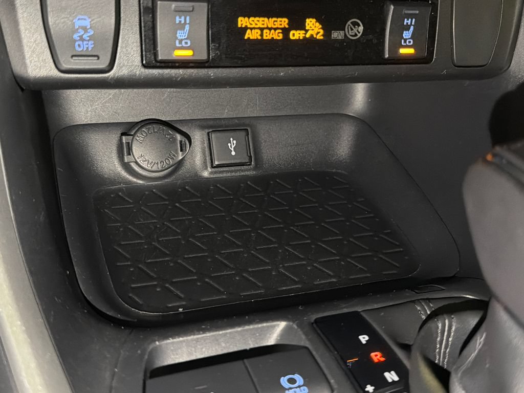 Used 2022 Toyota RAV4 XLE Premium AWD/4WD image 30