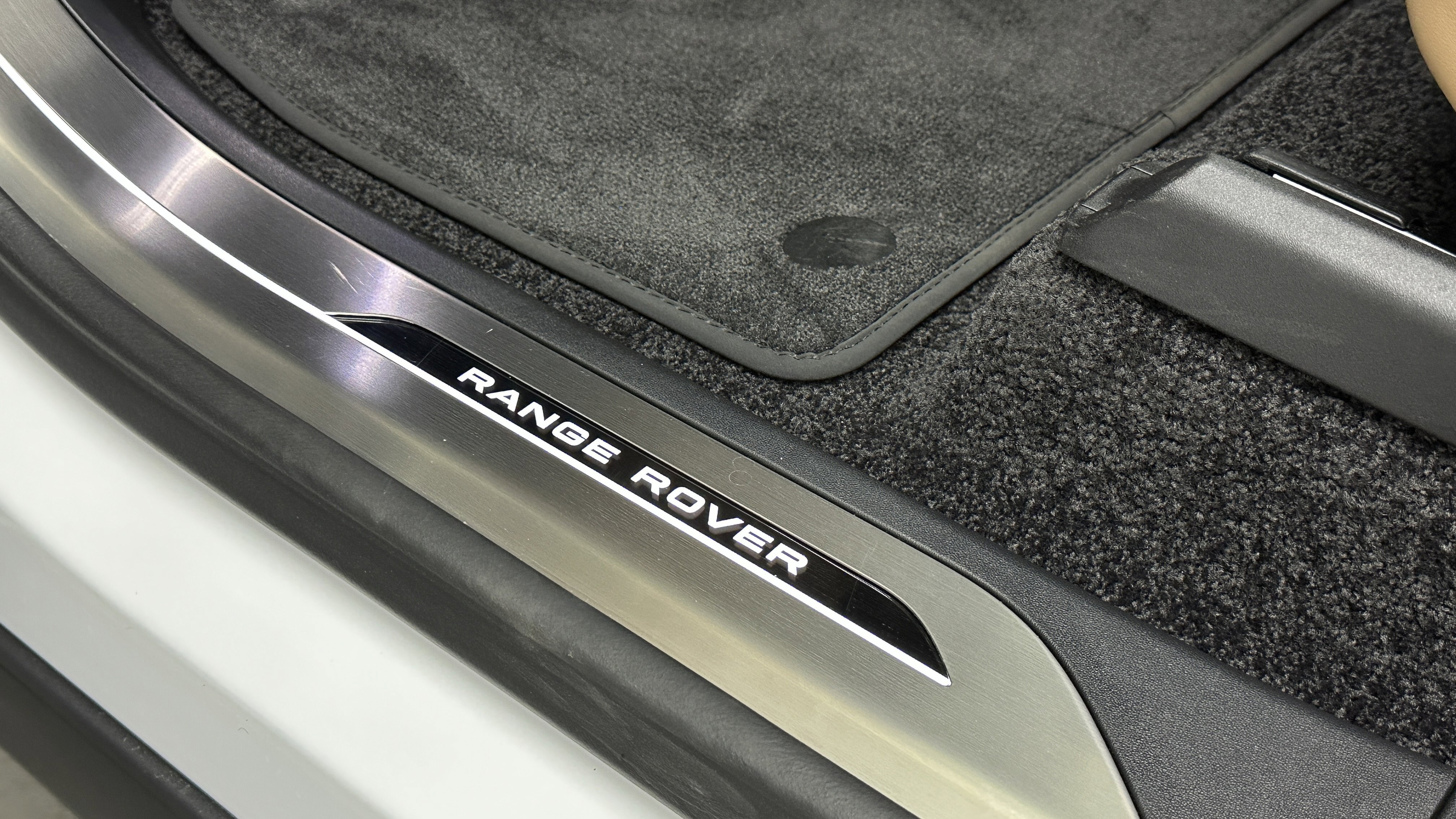 Used 2025 Land Rover Range Rover Long Wheelbase SE image 24