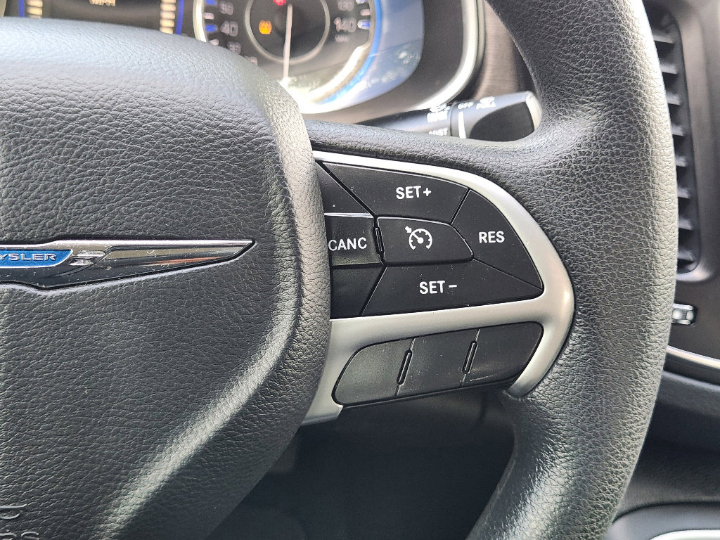 Used 2016 Chrysler 200 Limited image 30