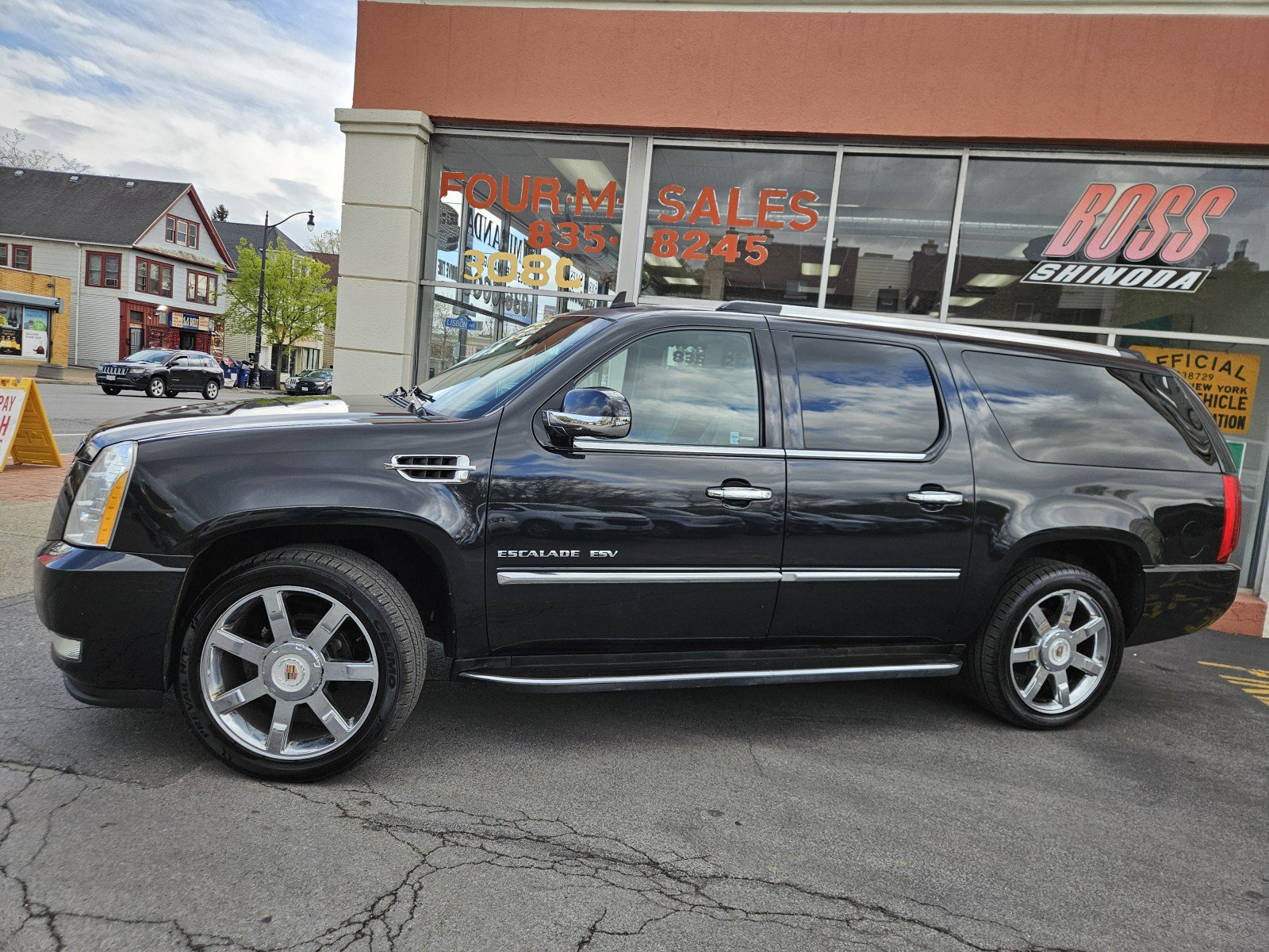 Used 2013 Cadillac Escalade ESV Luxury AWD/4WD image 11