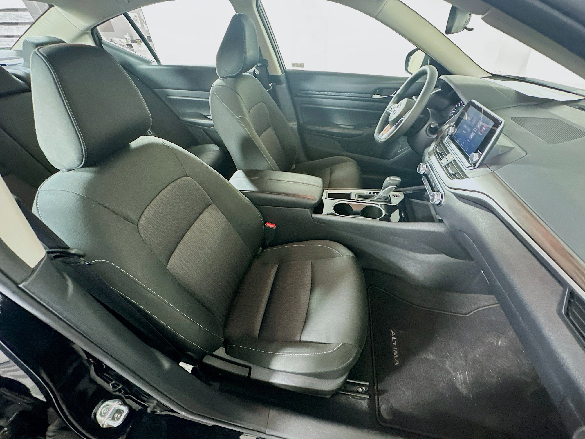 Used 2024 Nissan Altima 2.5 SV image 28