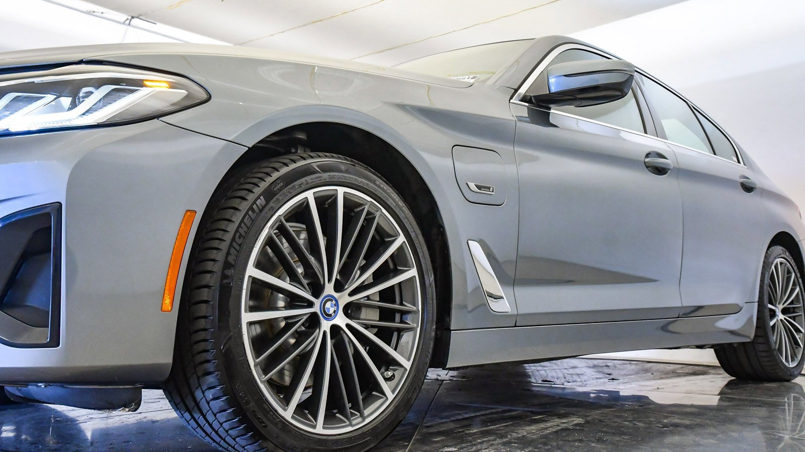 Certified 2022 BMW 530e 530e iPerformance w/ Premium Package image 10