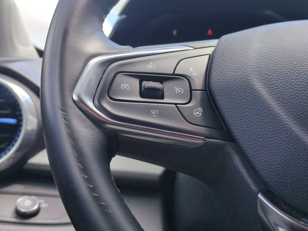 Used 2025 Chevrolet Trax LT w/ LT Convenience Package FWD image 20