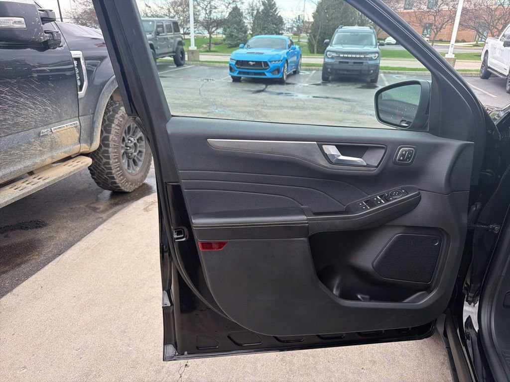 Used 2022 Ford Escape Titanium image 22