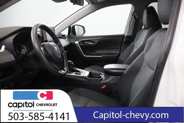 Used 2020 Toyota RAV4 XLE w/ Carpet Mat Package AWD/4WD image 12