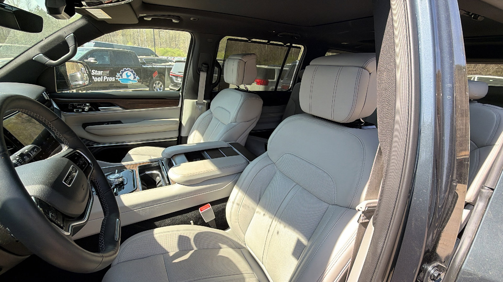Certified 2025 Jeep Grand Wagoneer 4WD image 17