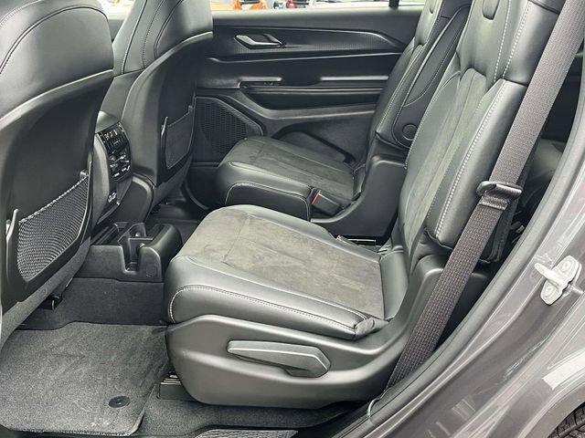 Used 2025 Jeep Grand Cherokee L Altitude AWD/4WD image 16