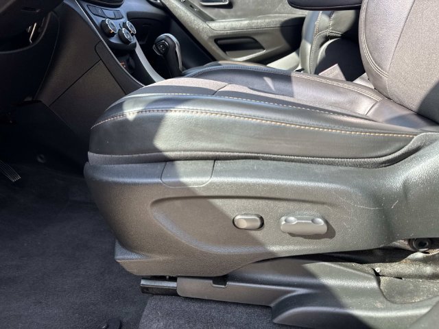Used 2019 Chevrolet Trax LT w/ LT Convenience Package FWD image 16