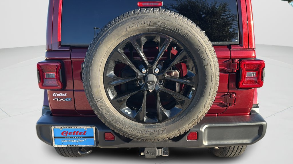 Used 2021 Jeep Wrangler Unlimited Sahara AWD/4WD image 32