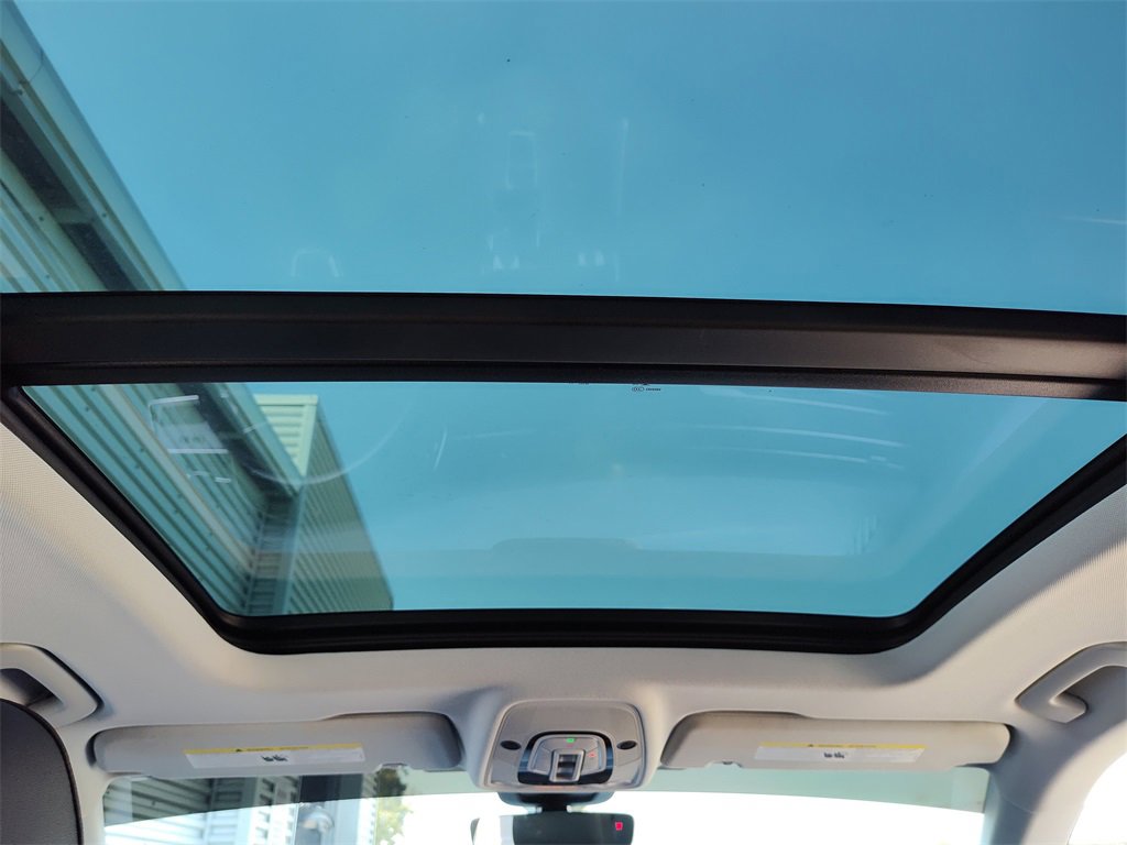 Used 2023 Audi Q8 Premium image 32