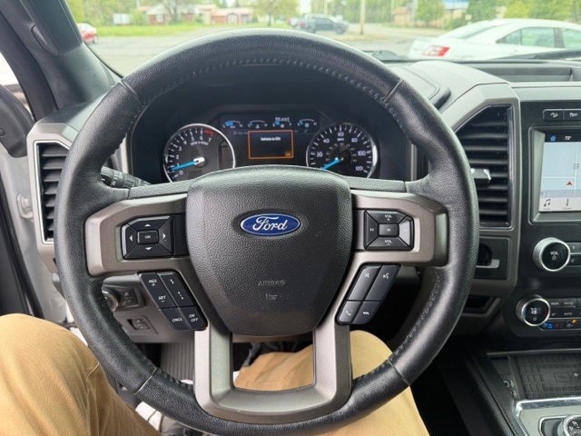 Used 2019 Ford Expedition XLT w/ Equipment Group 202A AWD/4WD image 14