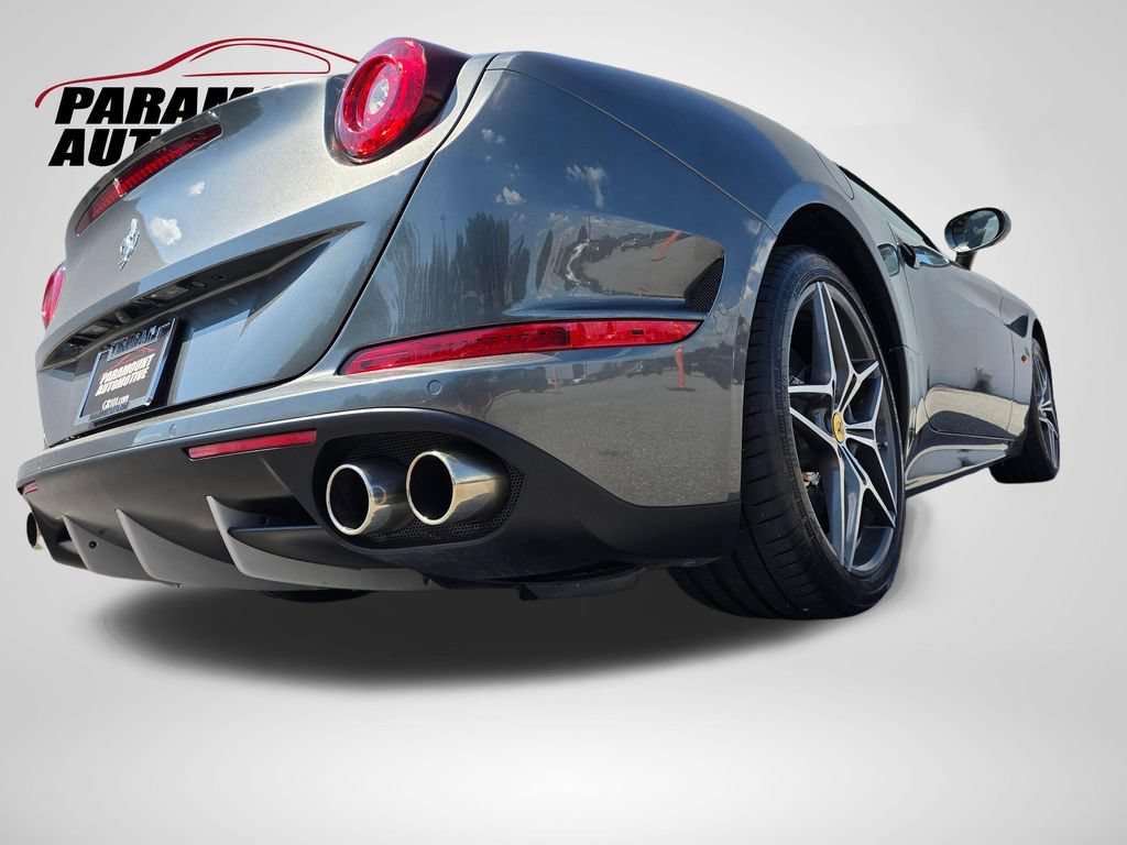 Used 2015 Ferrari California T RWD image 18