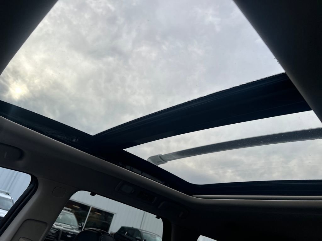 Used 2025 Nissan Pathfinder Platinum w/ Cargo Package image 31