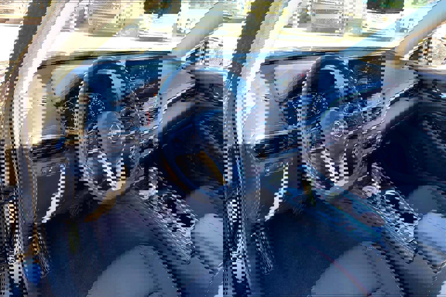 Used 2023 Nissan Altima 2.5 SV w/ SV Premium Package image 17