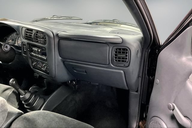 Used 2002 Chevrolet S10 Pickup LS w/ LS Preferred Equipment Group RWD image 15