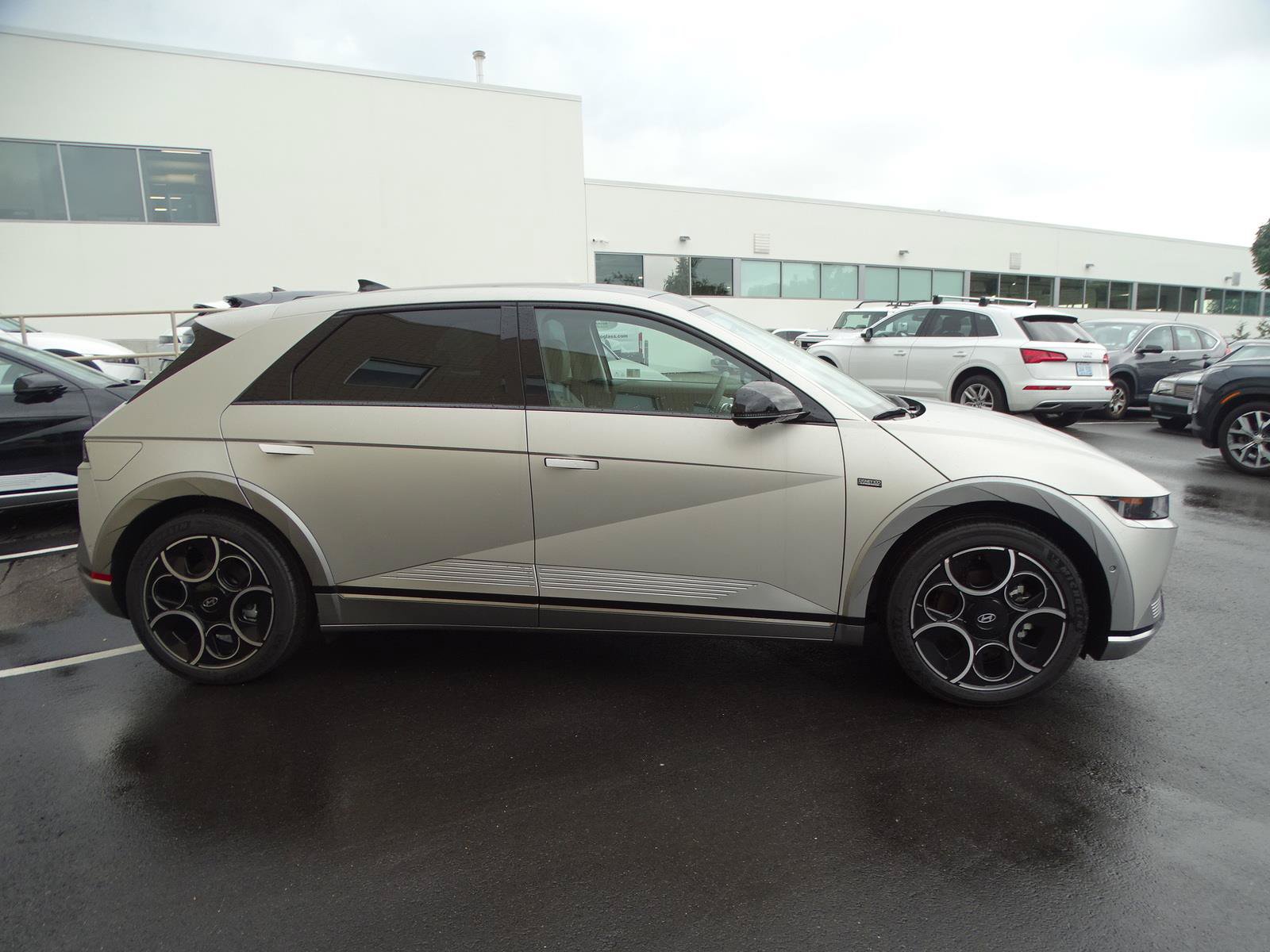 Used 2024 Hyundai Ioniq 5 Limited AWD/4WD image 3