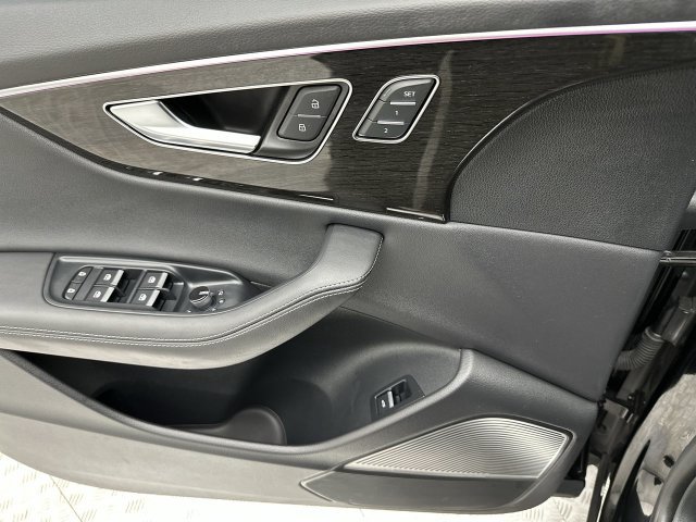 Used 2025 Audi Q8 Prestige AWD/4WD image 13
