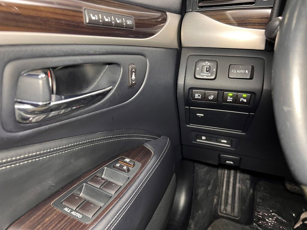 Used 2017 Lexus LS 460 w/ Comfort Package RWD image 18
