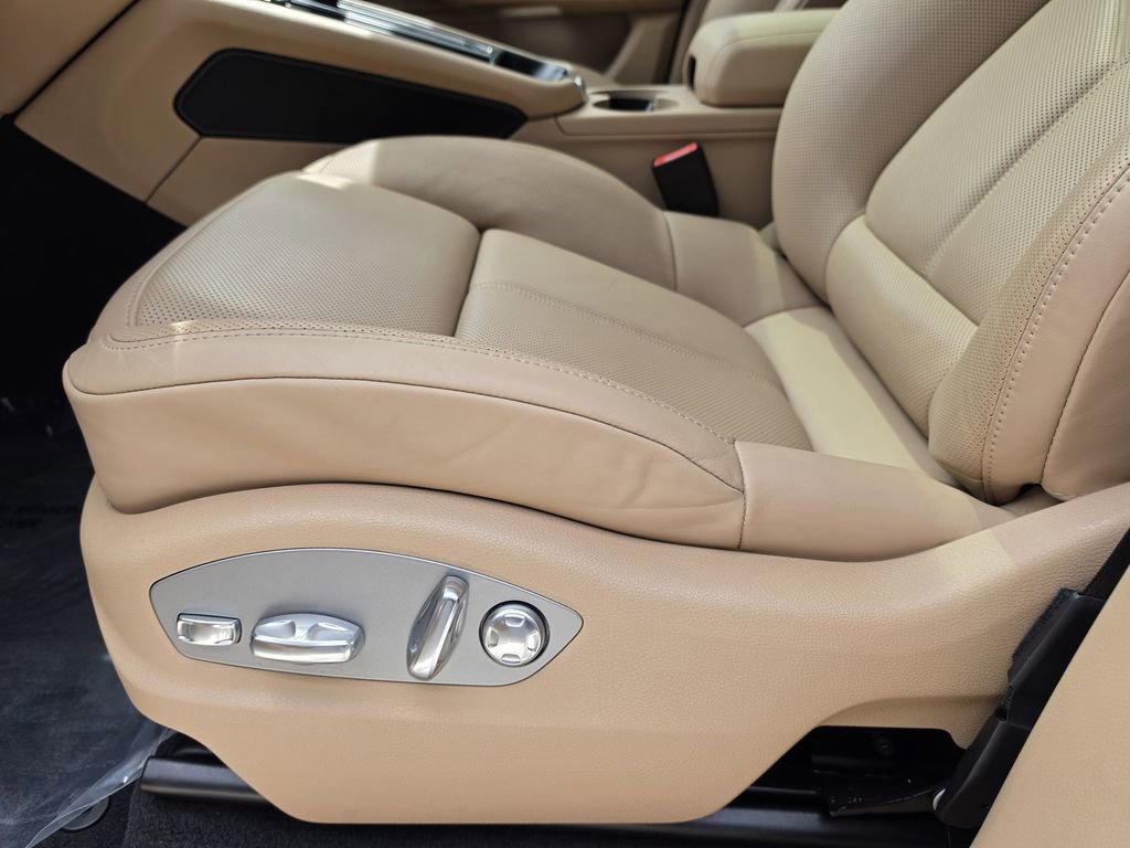 Certified 2025 Porsche Macan image 17