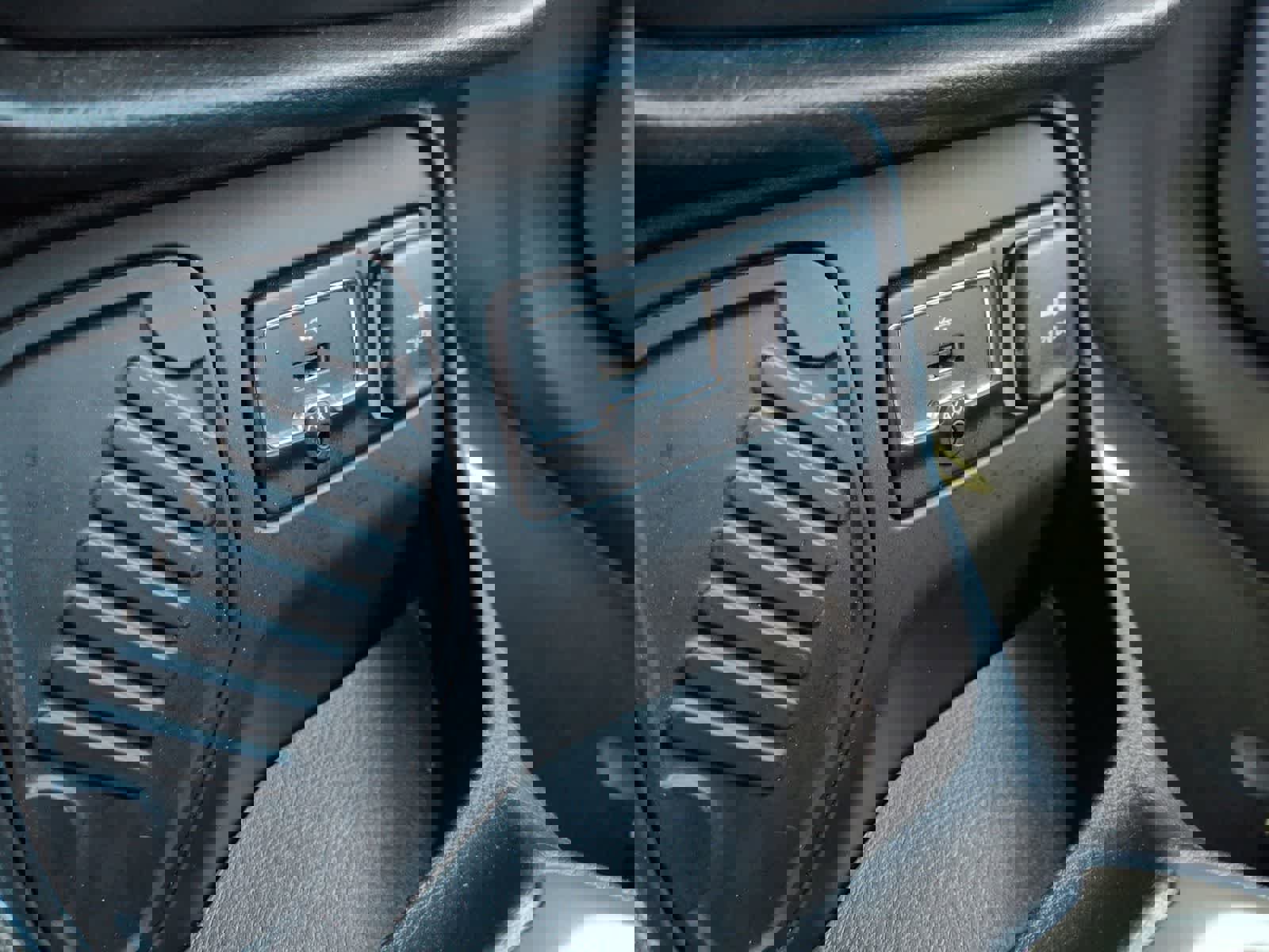 Used 2017 Jeep Renegade Latitude image 25