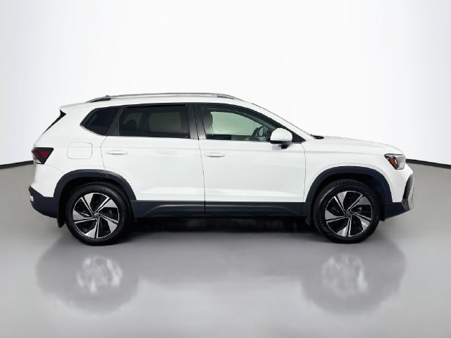 Used 2025 Volkswagen Taos SE AWD/4WD image 8