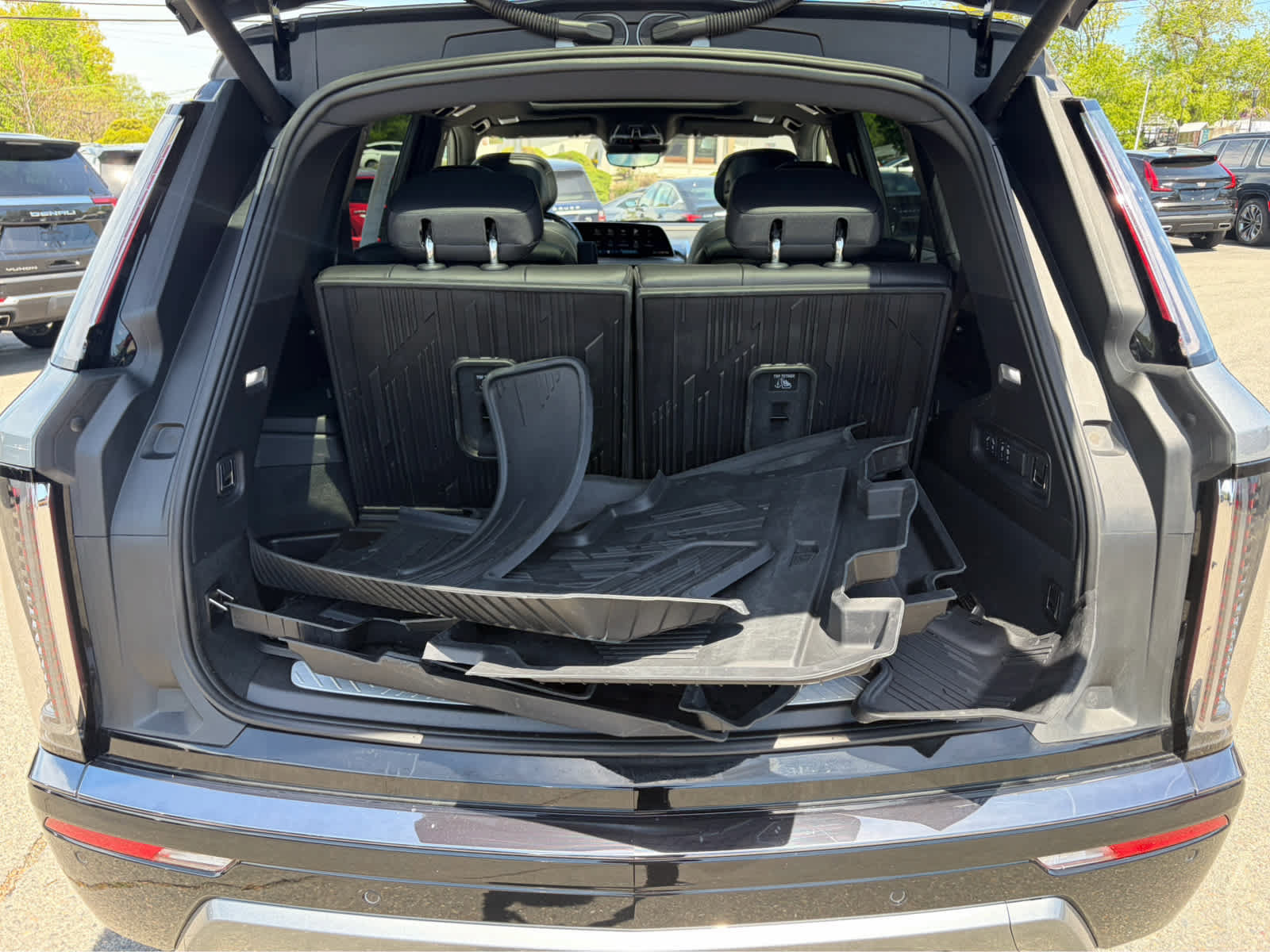 Certified 2026 Cadillac Vistiq Sport w/ LPO, Floor Liner Package AWD/4WD image 25