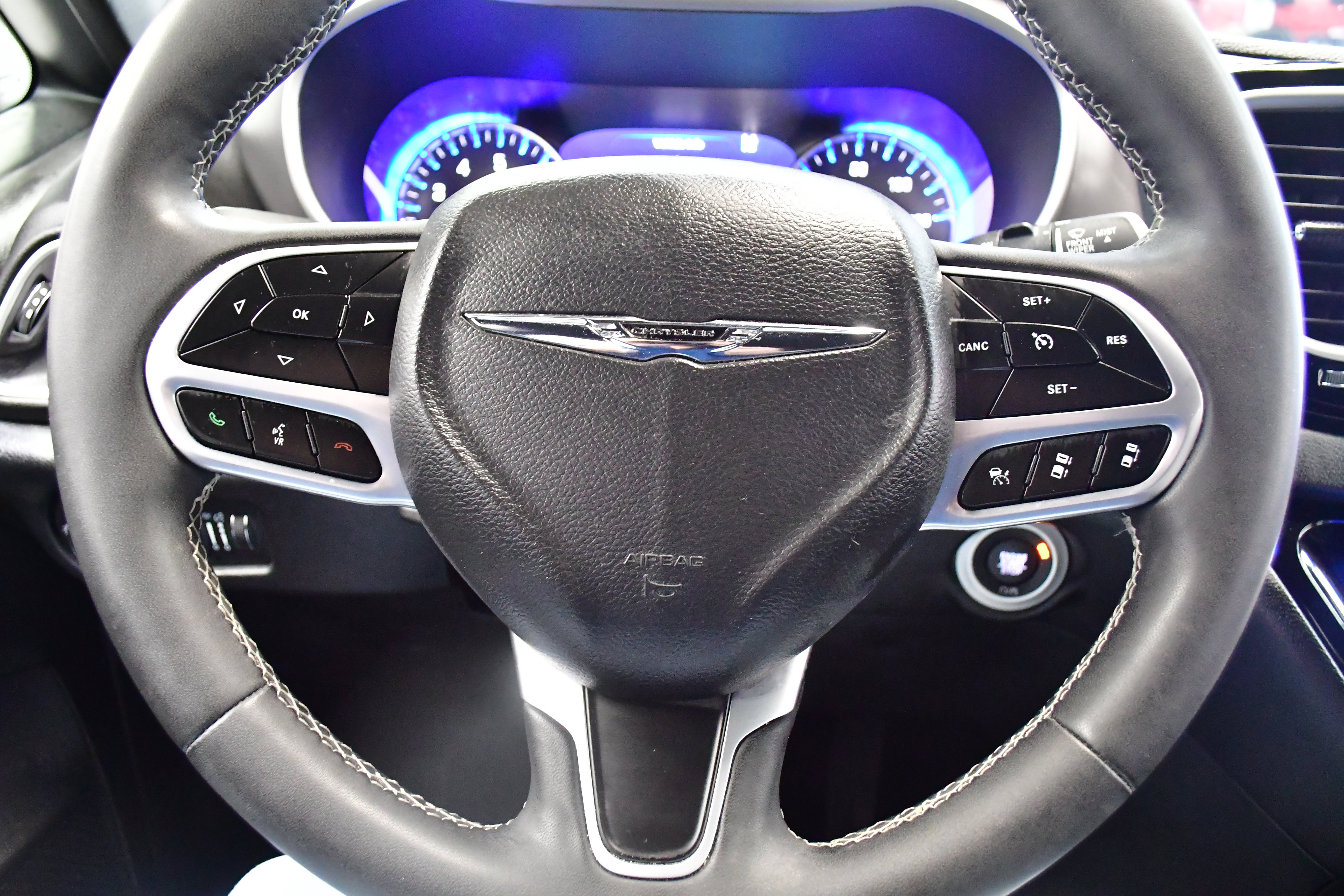 Used 2025 Chrysler Pacifica Select FWD image 22