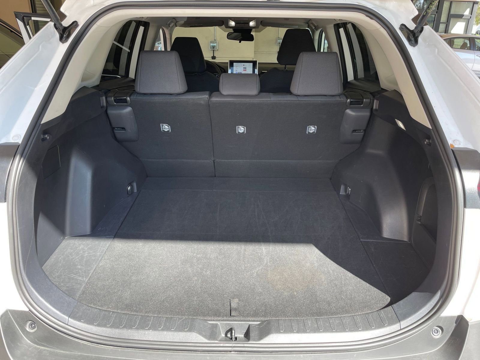 Used 2025 Toyota RAV4 LE AWD/4WD image 30