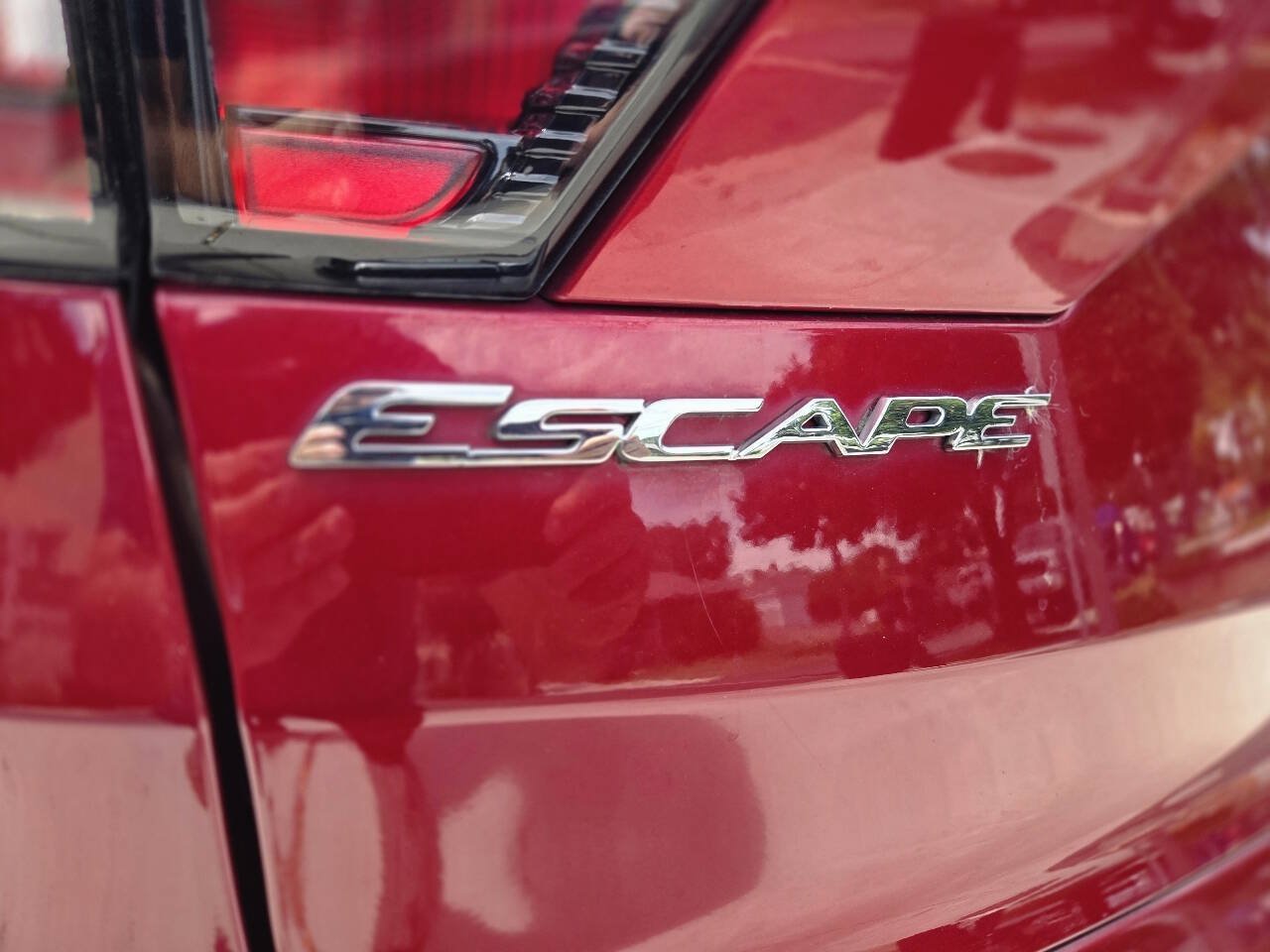 Used 2017 Ford Escape Titanium w/ Equipment Group 301A AWD/4WD image 21