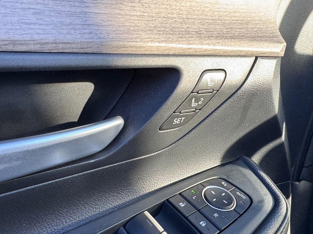 Used 2025 Toyota Grand Highlander AWD image 28