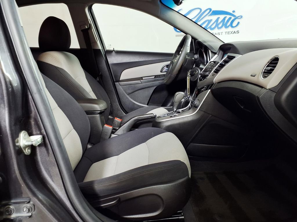 Used 2014 Chevrolet Cruze LS FWD image 12