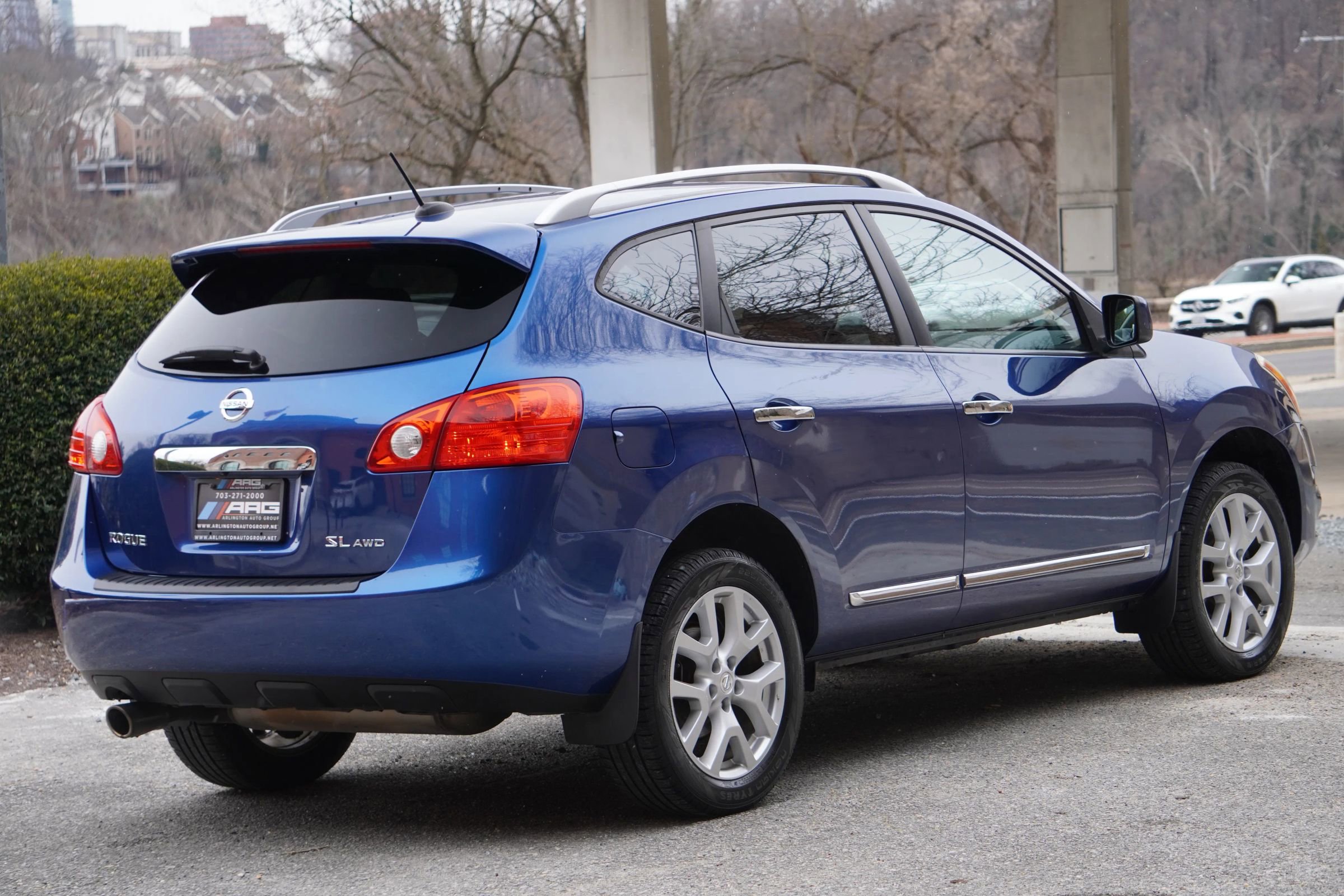 Used 2011 Nissan Rogue SV w/ SL Pkg image 2