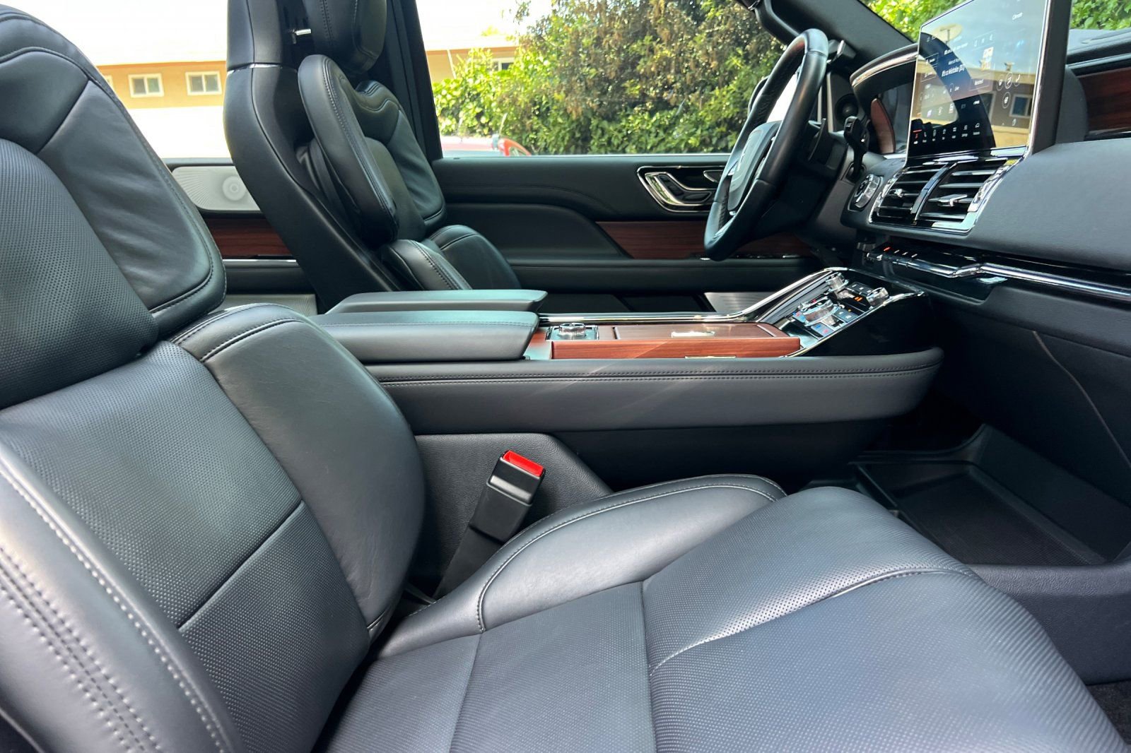 Certified 2024 Lincoln Navigator L Reserve AWD/4WD image 17