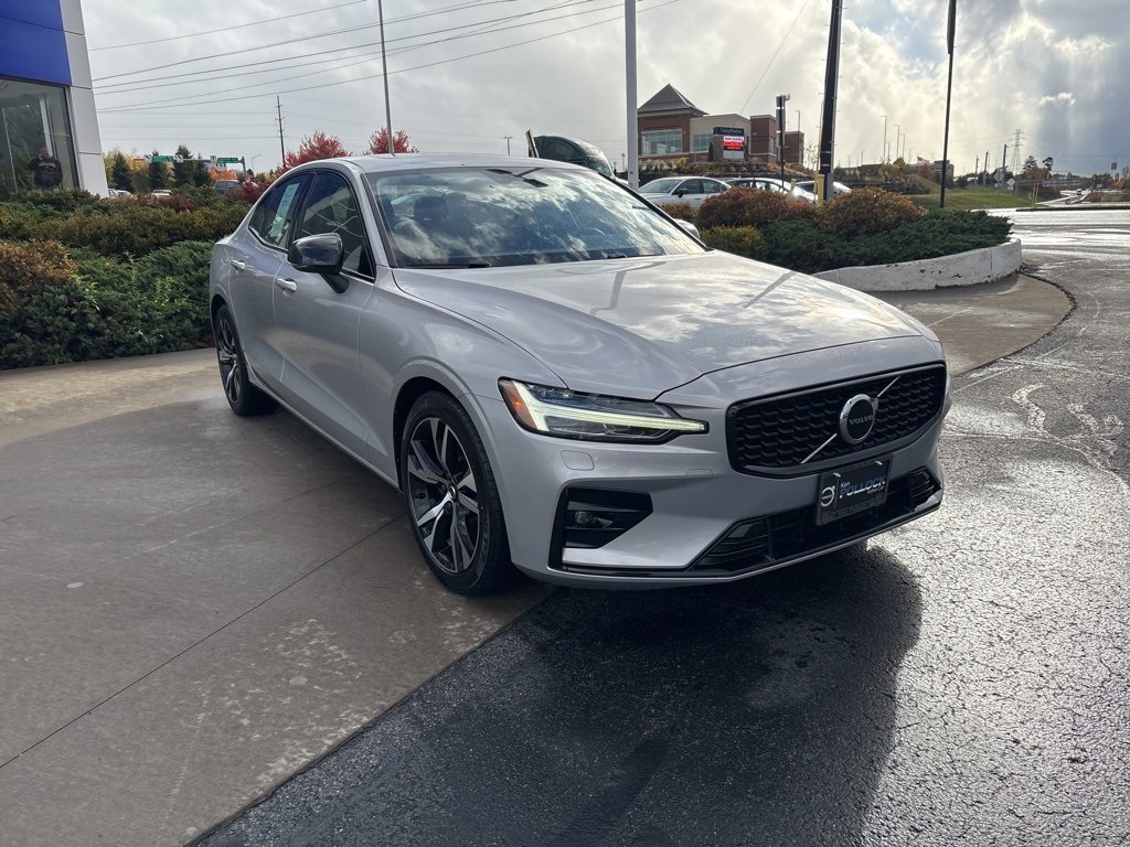 Certified 2025 Volvo S60 B5 Core image 3