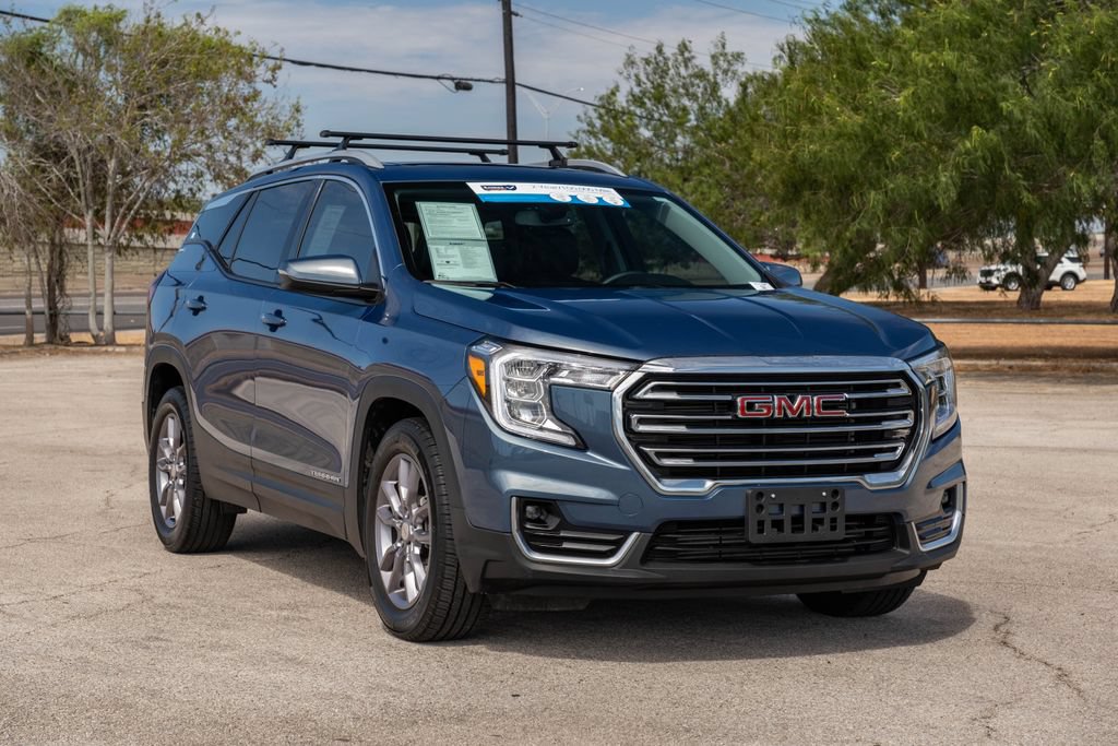 Used 2024 GMC Terrain SLT w/ Infotainment Package II FWD image 2