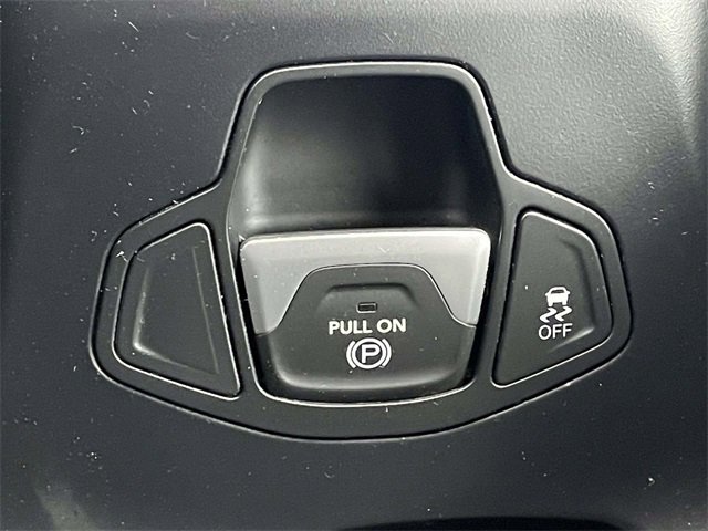 Used 2020 Jeep Renegade Latitude w/ Cold Weather Group image 30