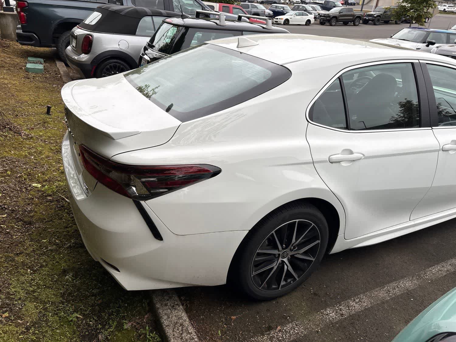 Used 2022 Toyota Camry SE w/ Cold Weather Package AWD/4WD image 9
