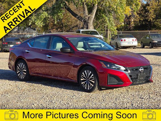 Certified 2025 Nissan Altima 2.5 SV image 1