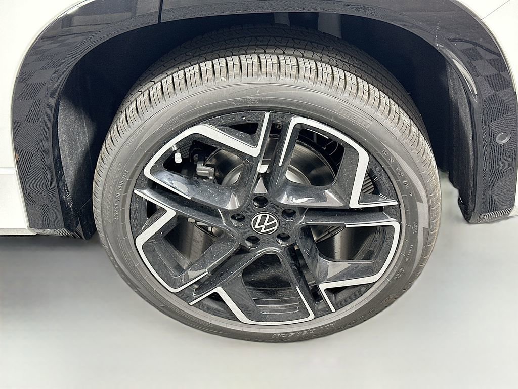 New 2026 Volkswagen Tiguan SEL R-Line image 9