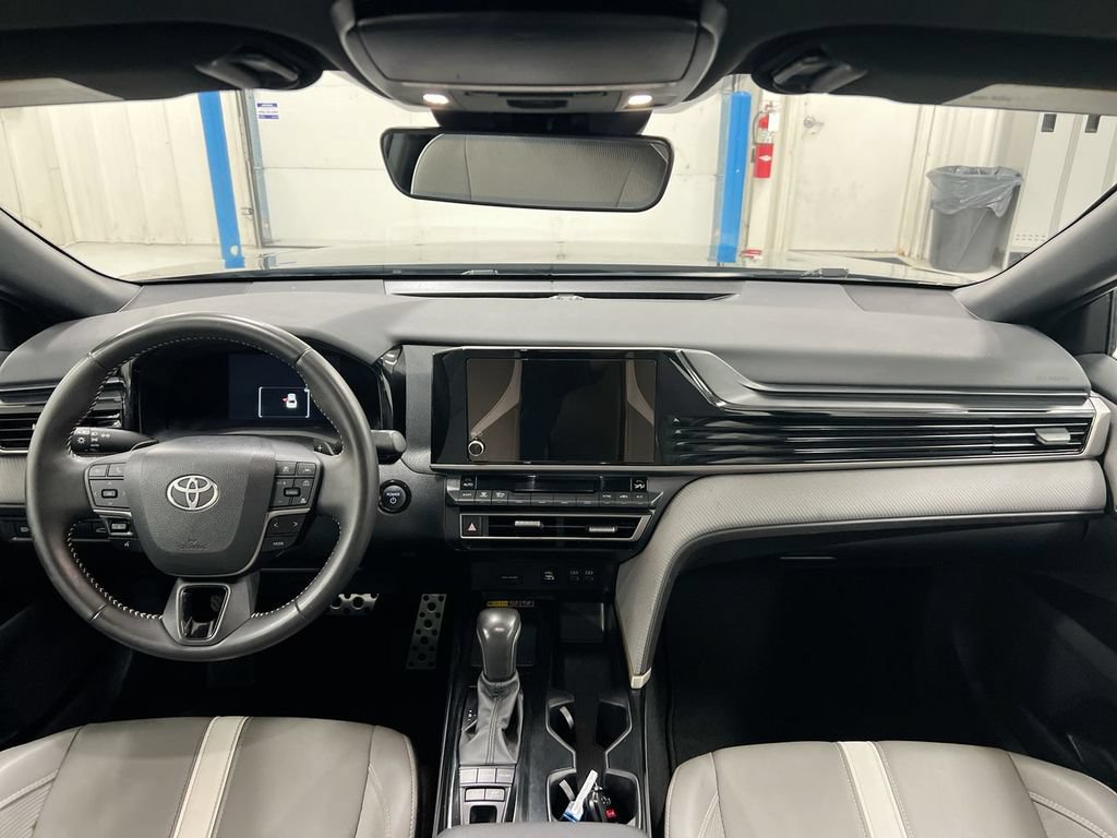 Used 2025 Toyota Camry SE w/ Convenience Package FWD image 10