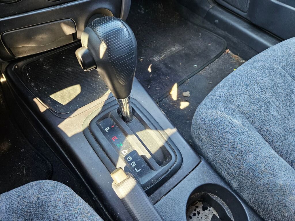 Used 2001 Hyundai Elantra GLS image 22